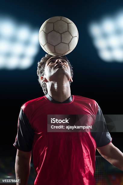 Soccer Player 공-스포츠 장비에 대한 스톡 사진 및 기타 이미지 - 공-스포츠 장비, 관중, 낮은 카메라 각도