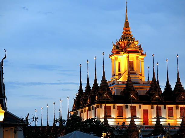 metal palace, em bangcoc - iron asian culture buddhism buddha - fotografias e filmes do acervo