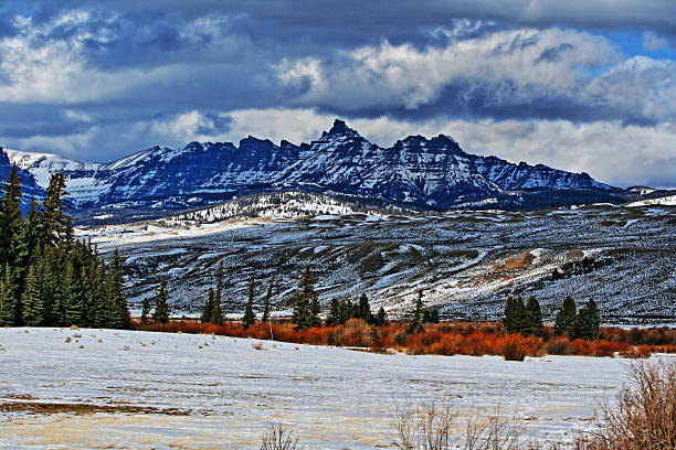 พายุพัดผ่านยอดเขา sublette ในเทือกเขา absaroka - bridger mountains ภาพสต็อก ภาพถ่ายและรูปภาพปลอดค่าลิขสิทธิ์