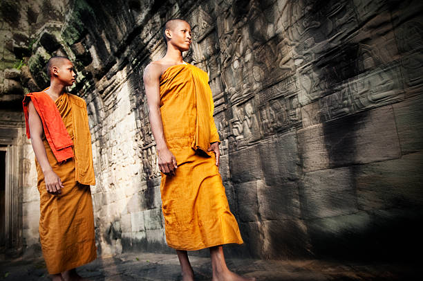 牛肉モンク仏教文化の伝統的なコンセプト - cambodia monk buddhism angkor wat ストックフォトと画像