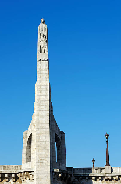 istock Pont de la tournelle bridge in Paris 493481898