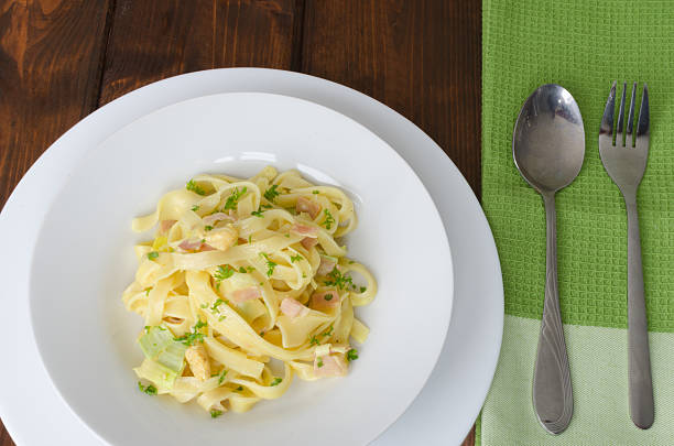 istock Fettucine with chicken, leek and garlic 493500967