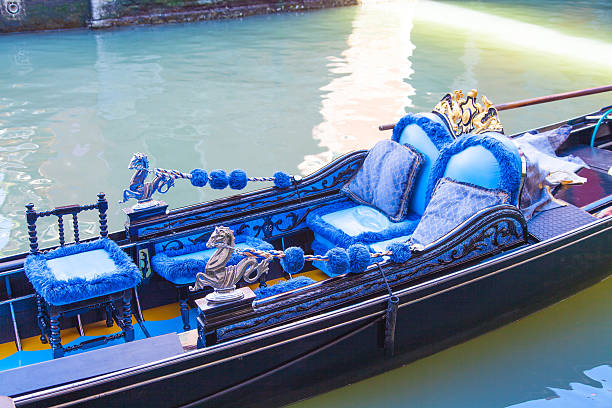 o blue gondolas no grand canal em veneza - men gondolier people activity imagens e fotografias de stock