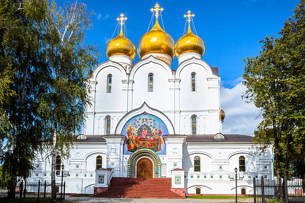 православный собор в ярославль - yaroslavl russia religion church стоковые фото и изображения
