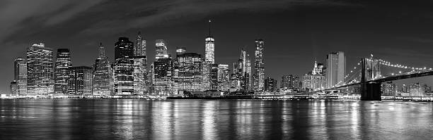 검은색과 인명별 뉴욕시행 야간에만 빠삐용 픽쳐. - new york city night brooklyn bridge skyline 뉴스 사진 이미지