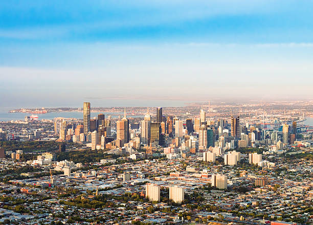 vue aérienne du quartier central des affaires de melbourne - melbourne skyline city australia photos et images de collection