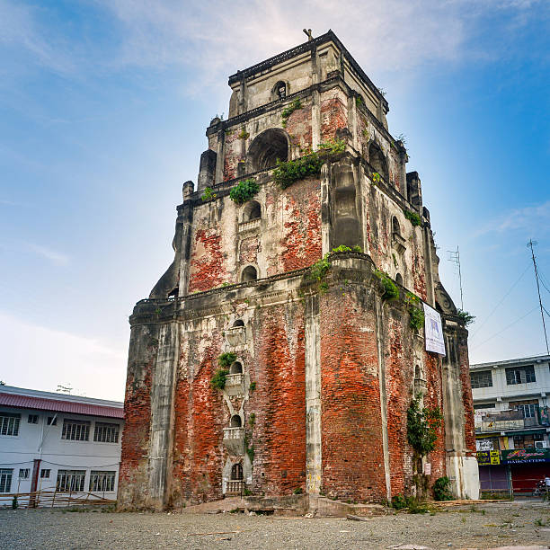 シンクベルタワー－ラオアグ city ,philippines - 鐘楼 ストックフォトと画像