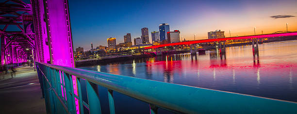 夕暮れの街並み - little rock ストックフォトと画像