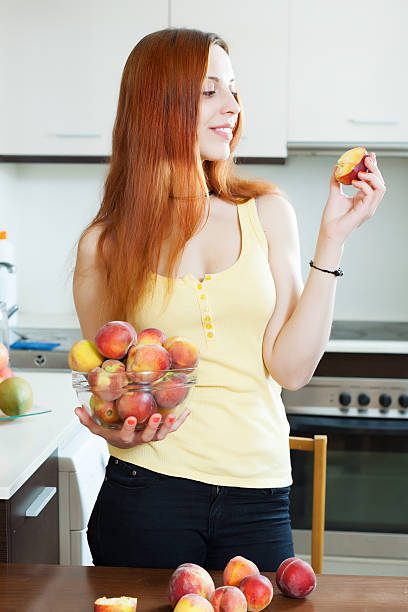 Positive houswife with peaches