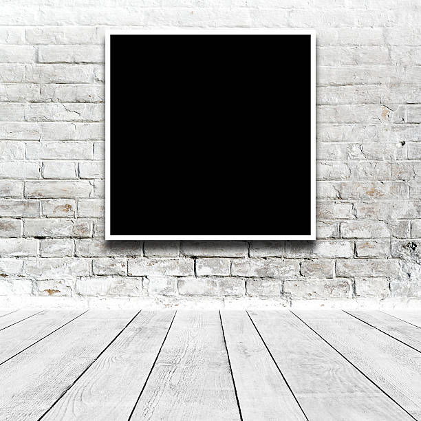 istock Square Painting hanging on the art gallery wall 493570207