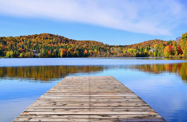 entspannende ort - laurentian moutains stock-fotos und bilder