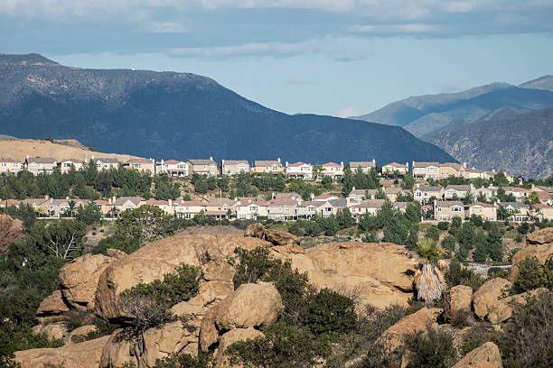 porter ranch colline maisons de los angeles, en californie - northridge photos et images de collection