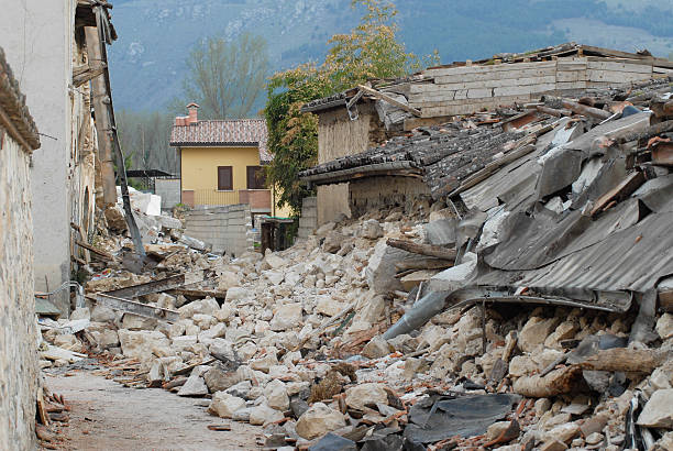 istock City destroyed by an earthquake 493603890