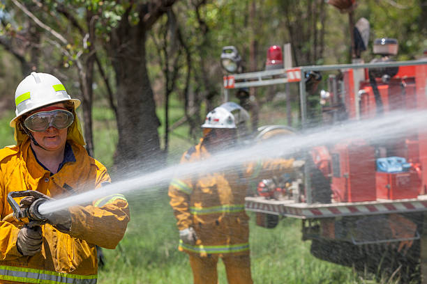 rurale fuoco combattente - new south wales foto e immagini stock