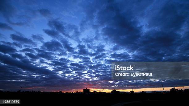 Twilight Wolkengebilde Sonnenuntergang Motiv Stockfoto und mehr Bilder von Abenddämmerung - Abenddämmerung, Bedeckter Himmel, Blau