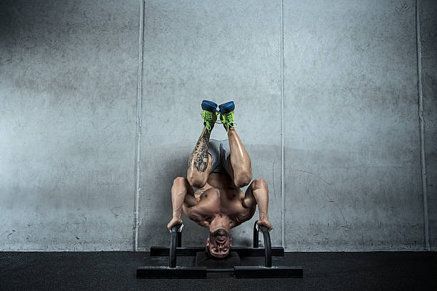 handstand push up inverted flex training ganar stock pictures, royalty-free photos & images