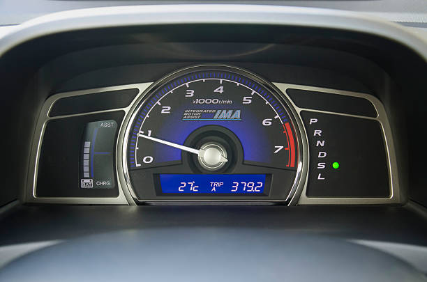 tableau de bord de voiture hybride - odometer speedometer car battery motor vehicle photos et images de collection