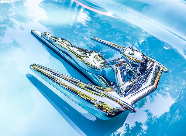 1959 nash metropolitan emblema de capô - hood ornament - fotografias e filmes do acervo