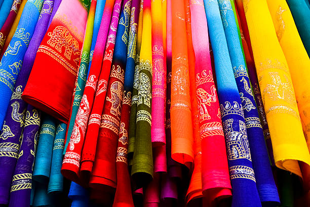 bunte sari (sari) hintergrund - tamil stock-fotos und bilder