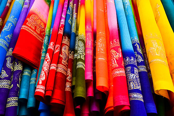 colorido fundo saree (sari - sari imagens e fotografias de stock