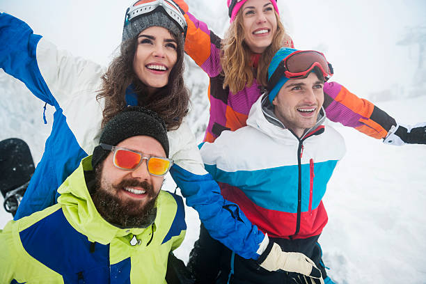 istock Group of best friends at the ski slope 493629310