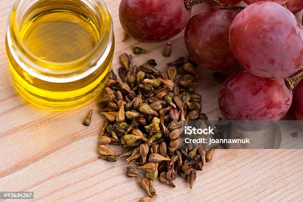 Aceite De Uva Foto de stock y más banco de imágenes de Semilla - Semilla, Uva, Aceite para cocinar