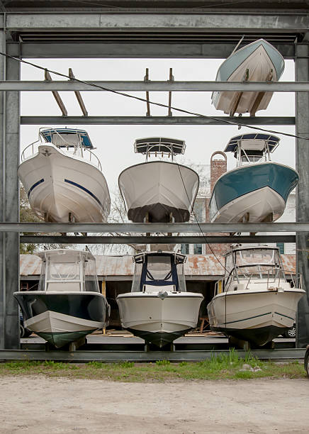 łodzie na przechowywanie na zimę - morskie zaopatrzenie zdjęcia i obrazy z banku zdjęć