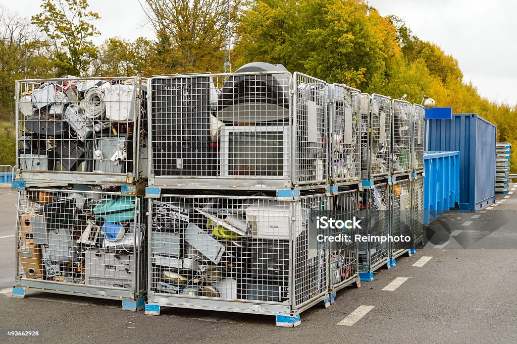 Separación de residuos - Foto de stock de Desechos electrónicos libre de derechos