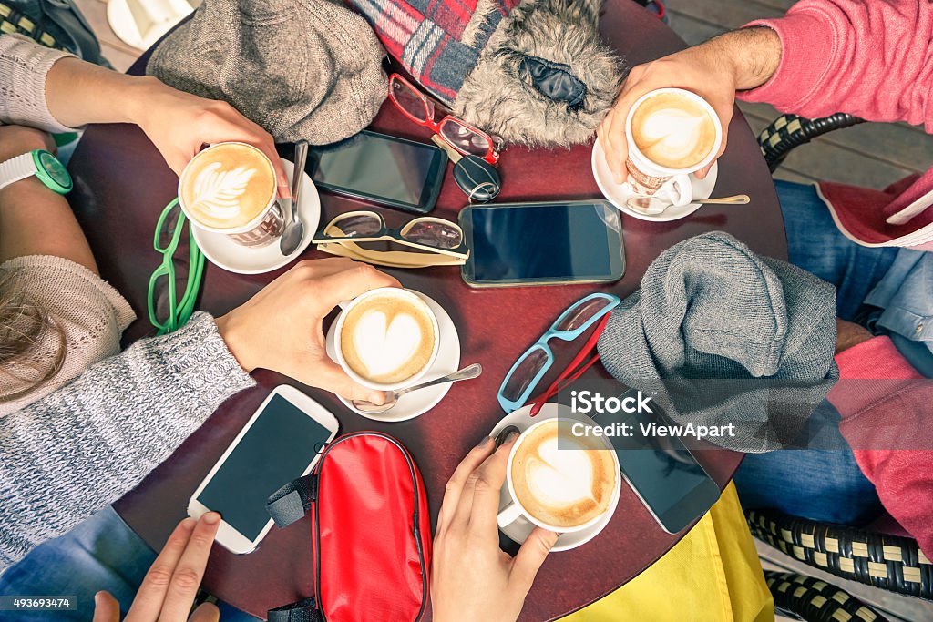 Gruppe von Freunden an der bar trinken cappuccino Kaffee restaurants - Lizenzfrei Herbst Stock-Foto