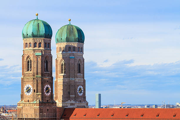 münchner frauenkirche, die kathedrale von unserem sehr geehrte dame, bayern, germa - cathedral of our lady stock-fotos und bilder