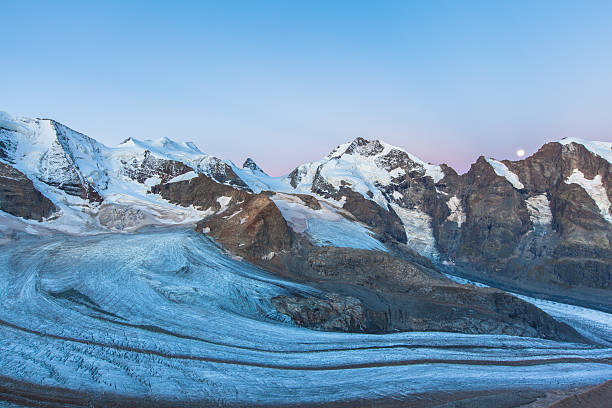 ghiacciaio bernina enormi e all'alba - switzerland european alps mountain alpenglow foto e immagini stock