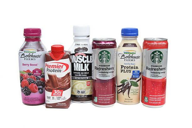 auswahl an proteinen und energy drinks - starbucks coffee bean editorial stock-fotos und bilder