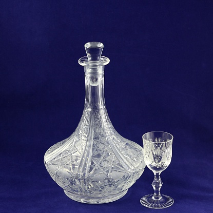 Crystal decanter for alcoholic beverages.