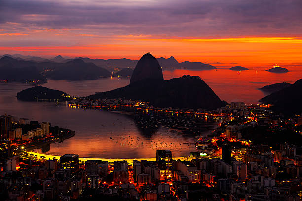 istock Sunrise in Rio de Janeiro with sugarloaf in foreground 493739084