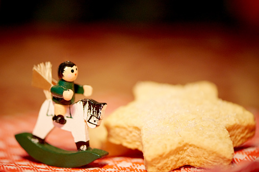 Closeup shot of Christmas cookies and a figurinehttp://195.154.178.81/DATA/i_collage/pu/shoots/805798.jpg