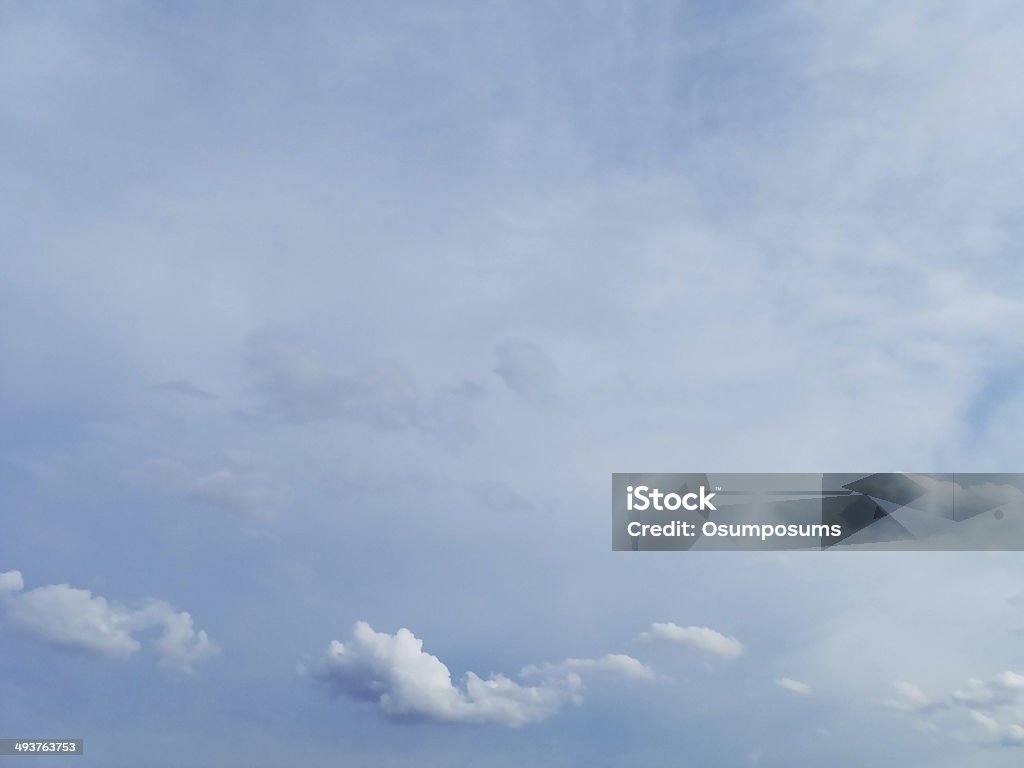 Printemps bleu et nuages blancs - Photo de Apesanteur libre de droits