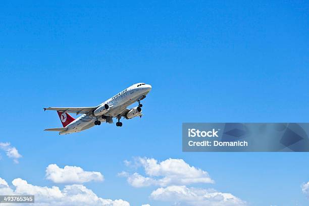 Turkish Airlines Airbus A320 - zdjęcia stockowe i więcej obrazów Airbus - Airbus, Bez ludzi, Biznes finanse i przemysł