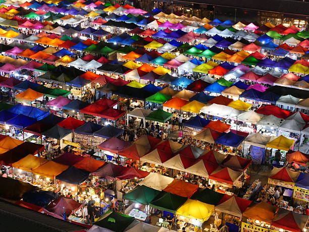 comboio mercado, banguecoque à noite. - indigenous culture famous place thailand bangkok imagens e fotografias de stock