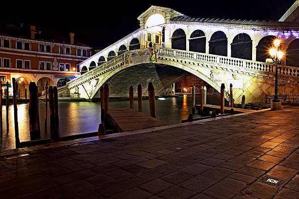 리알토 구름다리 - venice italy gondola grand canal luxury 뉴스 사진 이미지