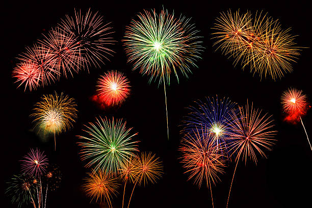 colagem de uma variedade de fogos de artifício coloridos - independence spark fire flame imagens e fotografias de stock