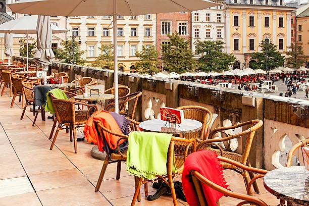 istock Sukiennice terrace cafe in Cracow 493798488