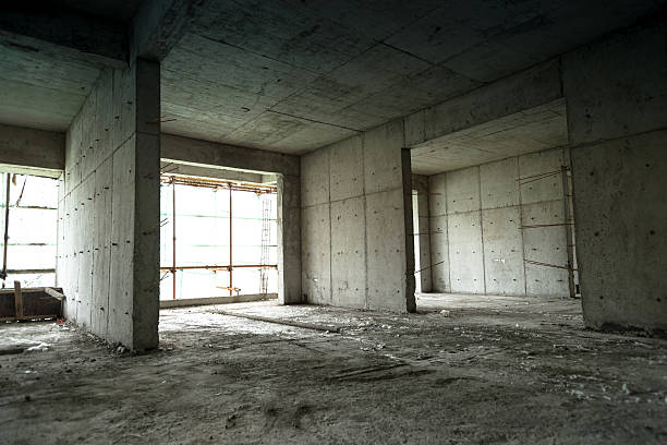 istock Abandoned building project -economic downturn 493799449