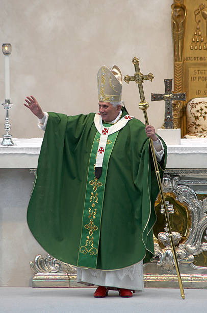 pope benedict xvi ° в брешиа - lake angelus стоковые фото и изображения