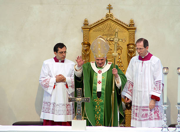 papa benedetto xvi ° a brescia - lake angelus foto e immagini stock