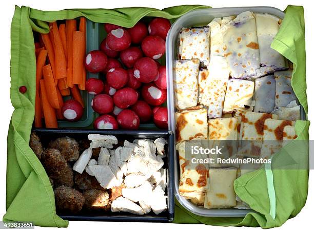 Picknick Essen 6 Sorten En Grünem Tuch Foto de stock y más banco de imágenes de Comida sana - Comida sana, Fotografía - Imágenes, Luz natural