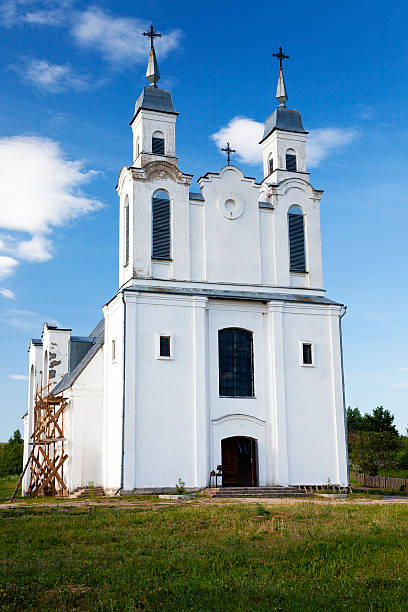 igreja católica bielorrússia - churchgoing imagens e fotografias de stock