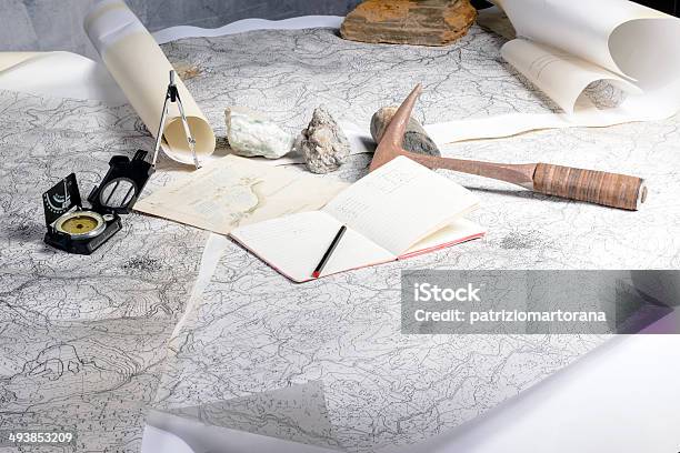 Foto de Expedição Geológicas e mais fotos de stock de Geólogo - Geólogo, Bússola, Cartografia