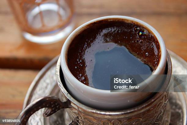 Tradicional Turco Café Autêntica Cobre E Caneca De Café - Fotografias de stock e mais imagens de Alumínio