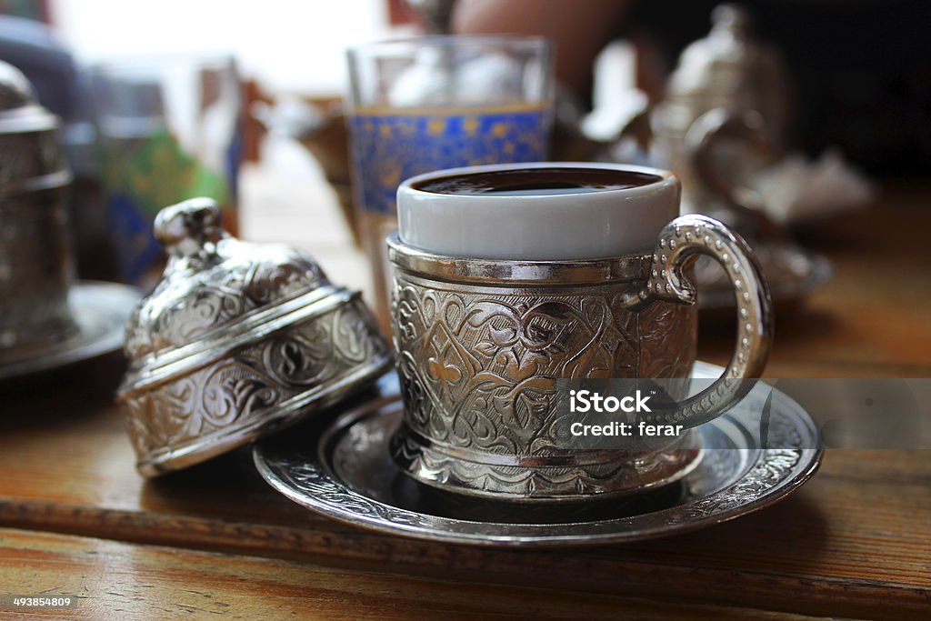 Tradizionale turca caffè, autentica rame e tazza di caffè - Foto stock royalty-free di Alluminio