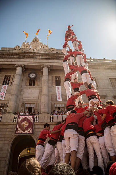 castelers im la merce - castellers stock-fotos und bilder